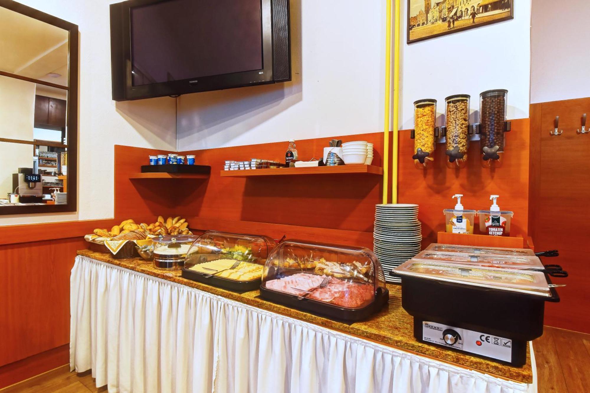 צ'סקה בודיוביצה Hotel Adler מראה חיצוני תמונה
