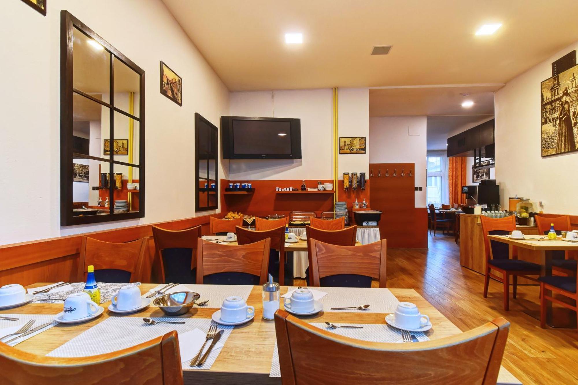 צ'סקה בודיוביצה Hotel Adler מראה חיצוני תמונה
