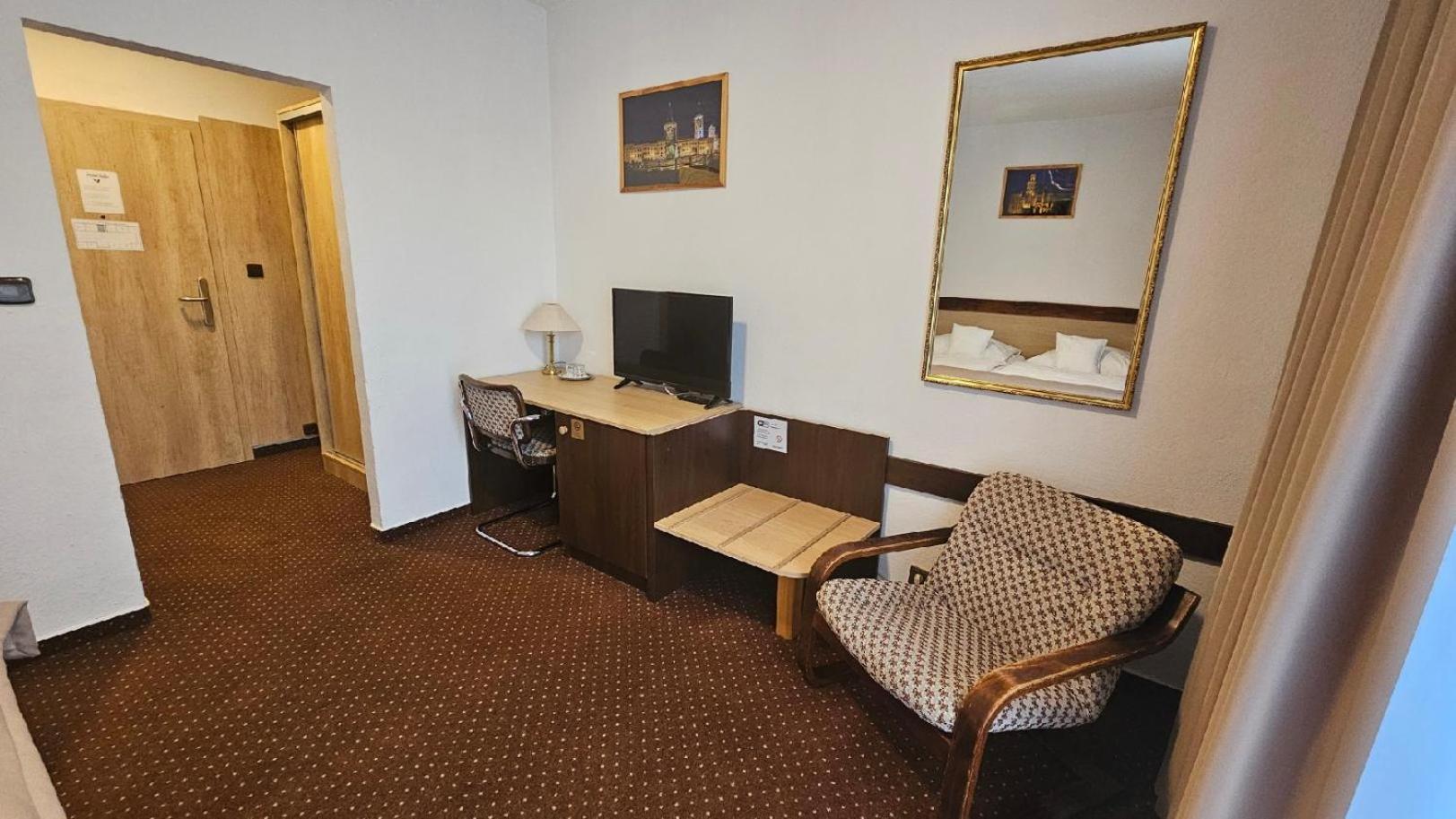 צ'סקה בודיוביצה Hotel Adler מראה חיצוני תמונה