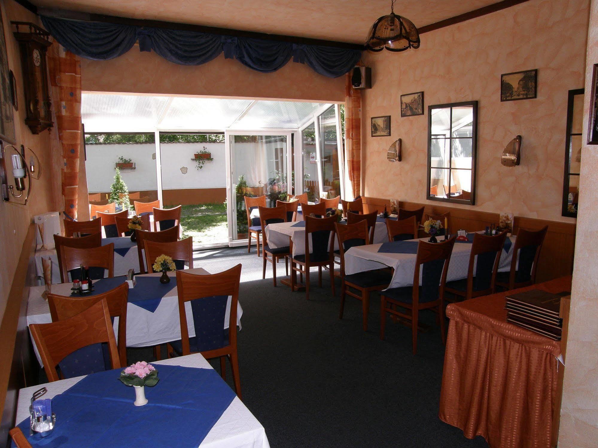 צ'סקה בודיוביצה Hotel Adler מראה חיצוני תמונה