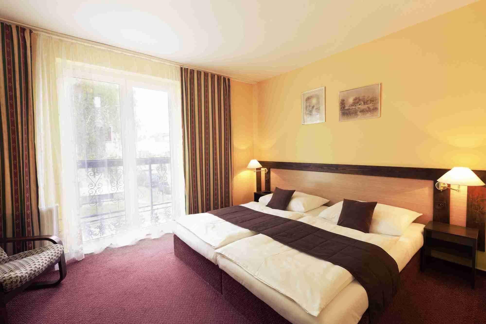 צ'סקה בודיוביצה Hotel Adler מראה חיצוני תמונה