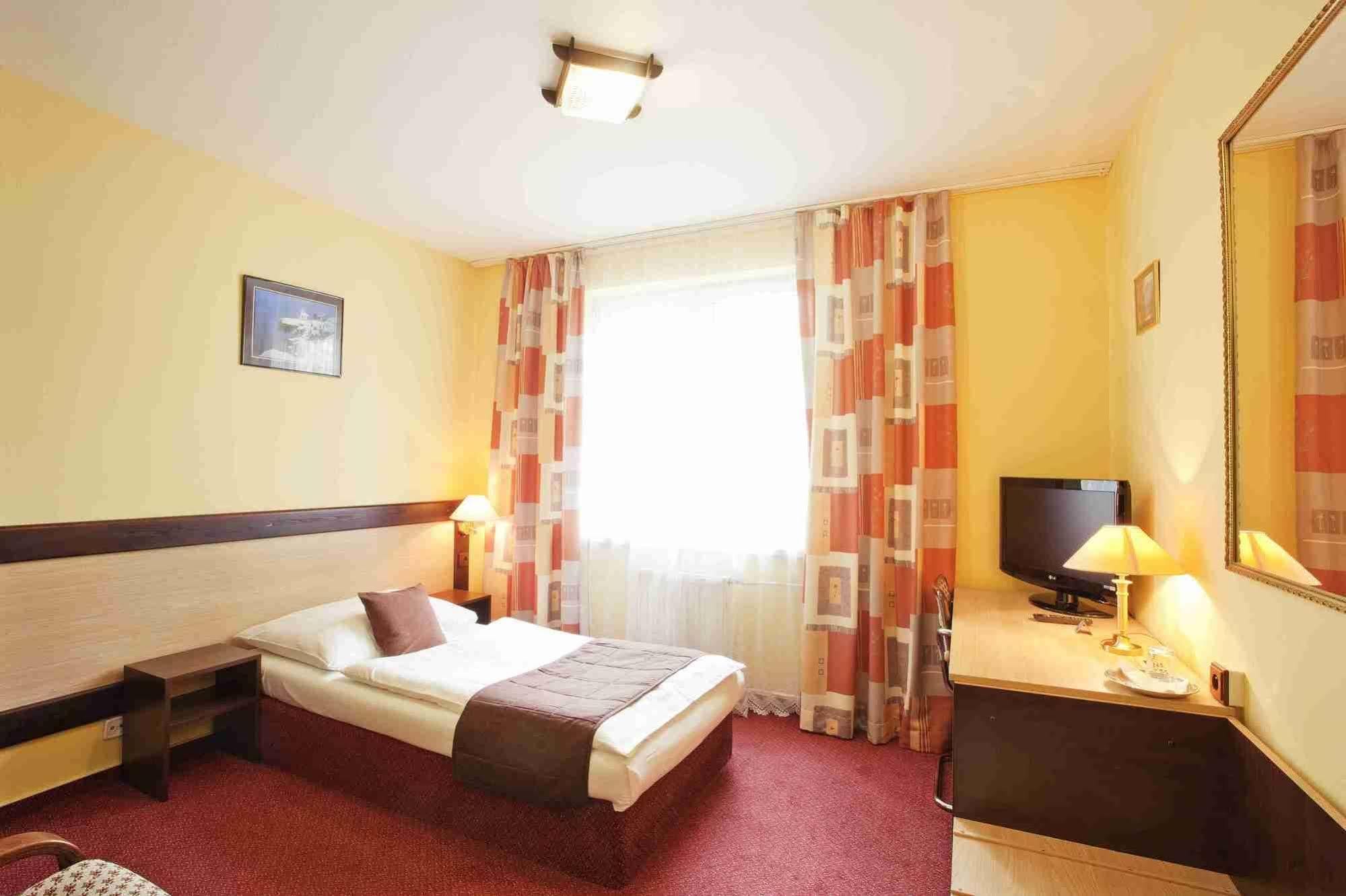 צ'סקה בודיוביצה Hotel Adler מראה חיצוני תמונה