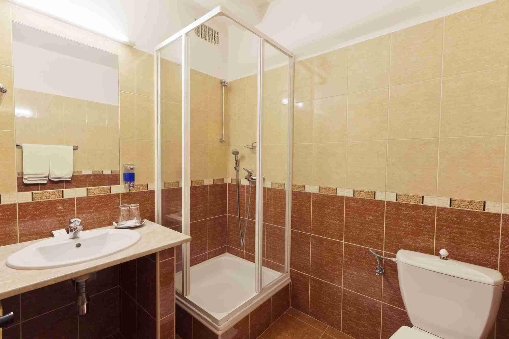 צ'סקה בודיוביצה Hotel Adler מראה חיצוני תמונה