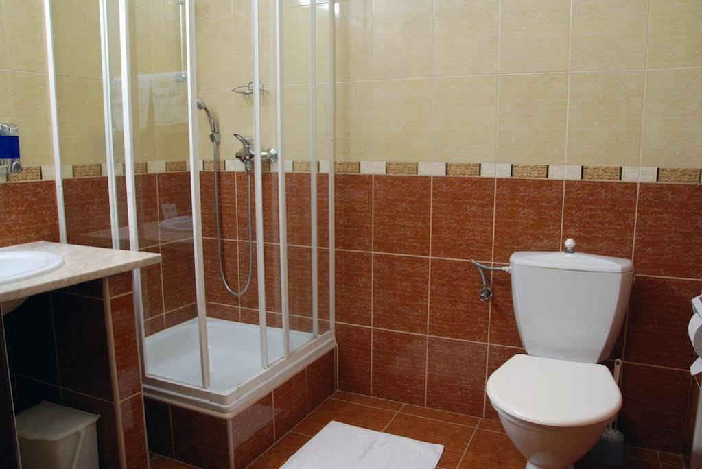 צ'סקה בודיוביצה Hotel Adler מראה חיצוני תמונה