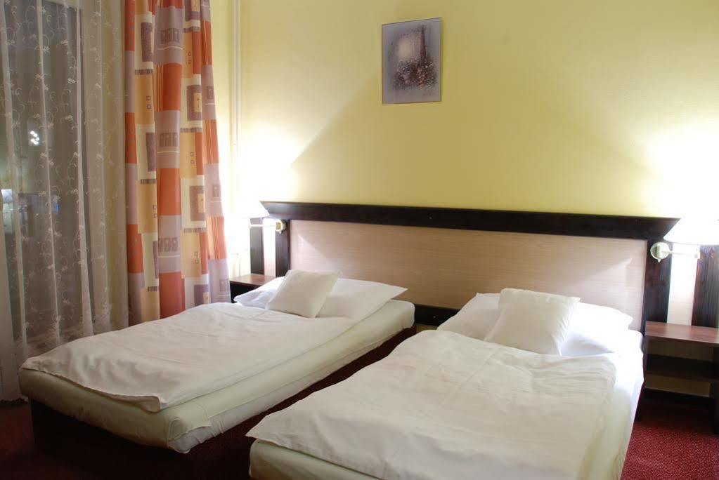צ'סקה בודיוביצה Hotel Adler מראה חיצוני תמונה