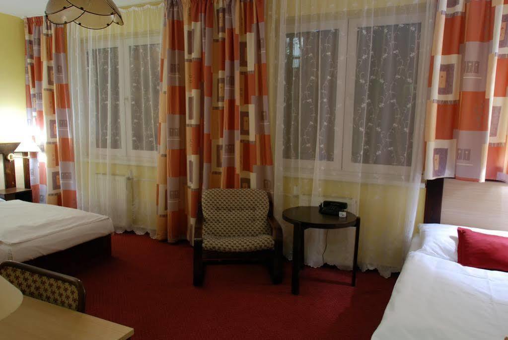 צ'סקה בודיוביצה Hotel Adler מראה חיצוני תמונה