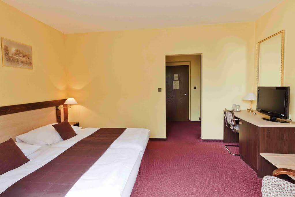 צ'סקה בודיוביצה Hotel Adler מראה חיצוני תמונה