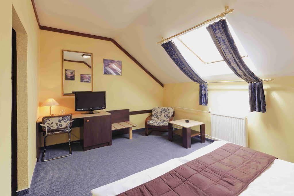 צ'סקה בודיוביצה Hotel Adler מראה חיצוני תמונה